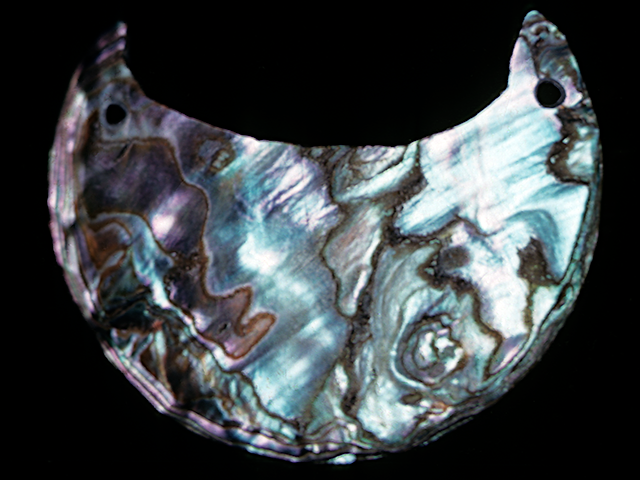 45KT28/96. Abalone Pendant, Subcomponent VIIH; Cayuse III Subphase.