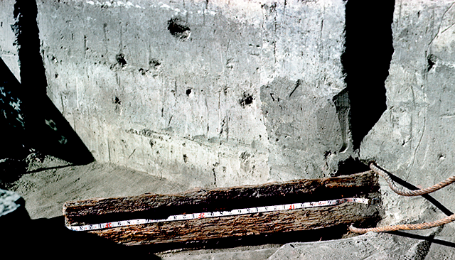 45KT28. 'Dead Man' used to moor a barge or boat; installed midway between the 1898 and 1948 floods.