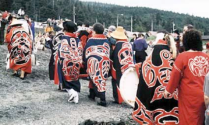 19TH_CENTURY_BUTTON_BLANKET